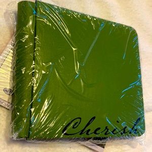 Creative Memories NEW in packaging Green Cherish Album and Blue Pizzazz Pages